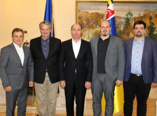На Закарпатті пропонують будувати дороги за канадською технологією – із глини та спеціальної рідини