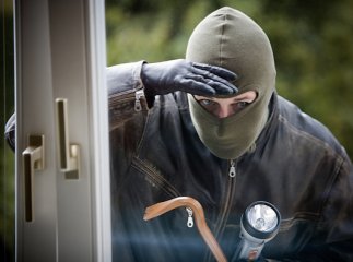 Ужгородським поліцейським жінка "здала" молодика з Перечинщини, який обікрав її будинок