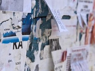 Чи варто довіряти оголошенням на парканах?