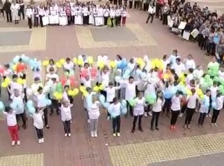 У Рахові школярі провели масштабний учнівський флешмоб (ВІДЕО)