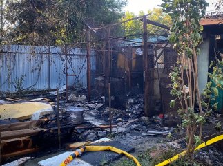 У Мукачеві жінка підпалила сміття. Будинок сусідів ледь не згорів