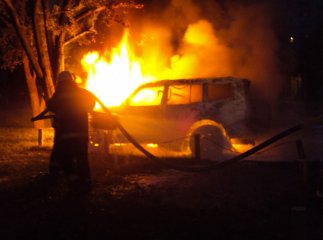 Під ранок в Ужгороді горіла іномарка