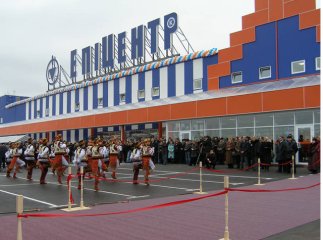 Біля урочища “Червона гора” розпочали грандіозне будівництво двох супермаркетів