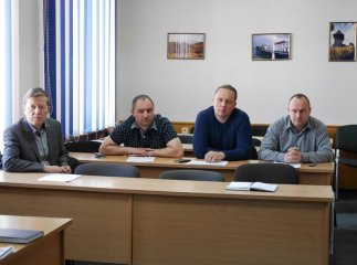 Керівники Ужгорода закликали місцевих перевізників маршрутних таксі дотримуватись графіків руху