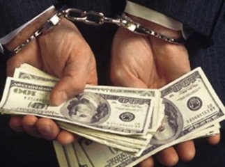 Мукачівські правоохоронці викрили шахрая, який видурював у людей гроші