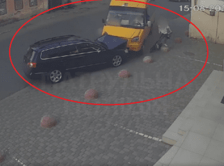 У Фейсбуці показали відео, як водій маршрутки скоїв ДТП