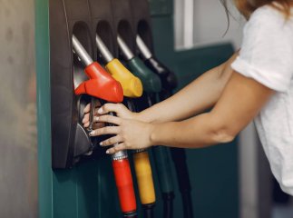 Знижка 6 гривень на літрі бензину та 3 гривні – на дизелі: де заправити автомобіль дешевше