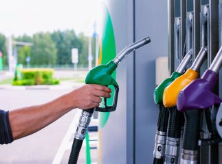 АЗС масово підвищили ціни на пальне: оновлена вартість бензину та дизелю