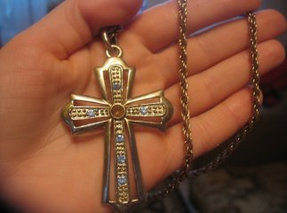 На перехресті вулиць Горького та Волошина у Мукачеві у чоловіка вкрали золотий ланцюжок