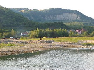 Тячівський район: в полоні води опинилось село Біловарці
