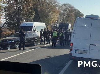 Зіткнулись щонайменше 5 машин: фото великої аварії між Іванівцями та Старим Давидковом