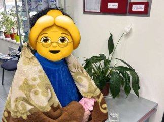 Патрульні поліцейські допомогли дістатись дому літній жінці