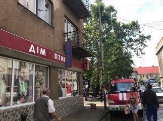 У Мукачеві на голови людей падала штукатурка