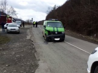 Зіткнулися автомобіль інкасаторів та легковик: одна з машин суттєво пошкоджена