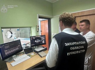 Схема на закупівлі медобладнання для дитячої лікарні: двом посадовцям вручили підозри