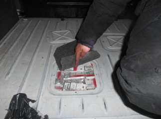 Через приховані цигарки закарпатські митники вилучили в угорця автомобіль