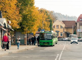 1 листопада у Мукачеві курсуватиме додатковий автобус: графік руху на весь день