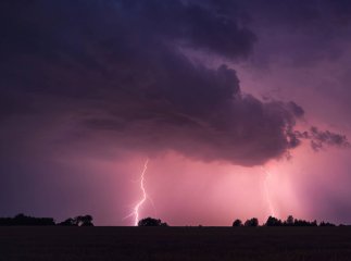 У другій половині дня та під вечір частину області накриє негода з грозою