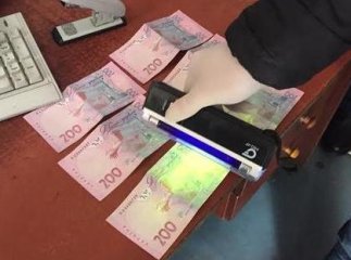 Митник може сісти на 5 років за отримання хабара за дозвіл провезти в Угорщину 30 блоків сигарет