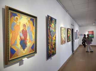 Закарпатські художники презентували тематичну виставку до Великодня