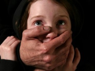Жінка з ромського поселення заявила про згвалтування доньки
