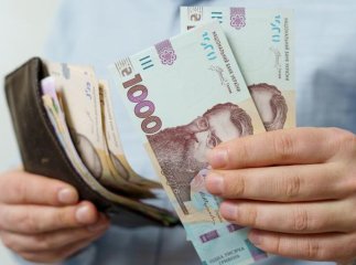 Прем’єр-міністр надала уточнення про зарплату вчителів і медиків у 2026 році