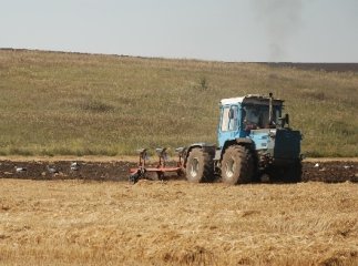Виноградівець ледь не загинув ремонтуючи трактор