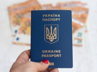 Виїзд за кордон для українців 2025 правила