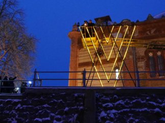 Біля колишньої ужгородської синагоги урочисто запалили ханукальну менору