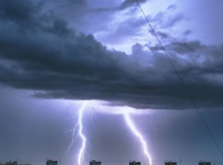 Закарпатців попереджають про сильні грози