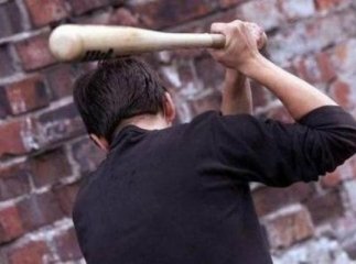 Двоє молодиків побили та пограбували чоловіка