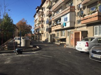 На вулиці Карпенка-Карого у Мукачеві триває капремонт проїзду