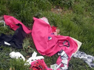 Спідня білизна, жіночі спідниці та майки: в одному із міст Закарпаття продовжується "парад стриптизу"