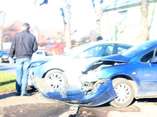 ДТП у центральній частині Ужгорода: не розминулися "Пежо" і "Мазда" (ФОТО)