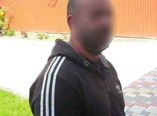 У Чопі патрульні затримали на гарячому чоловіка, який вломився в чужий будинок