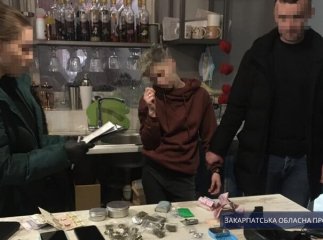 Суд обрав запобіжний захід дівчині, яка продавала наркотики в кафе