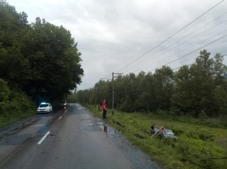ДТП у Перечині: автівка перелетіла через залізничну колію