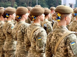 Українських жінок певних професій зобов’язали стати на військовий облік