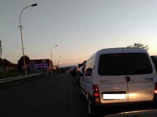 Зранку на КПП "Ужгород" утворились величезні черги