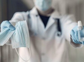 За останню добу на коронавірус захворіло ще більше людей. Хвороба не збавляє обертів