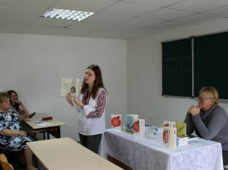 Львівська письменниця Галина Рис презентувала книги ужгородським студентам
