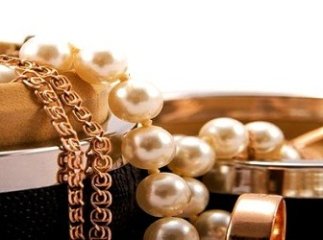 У Мукачеві шахраї-псевдоекстрасенси відібрали у жінки гроші і коштовності