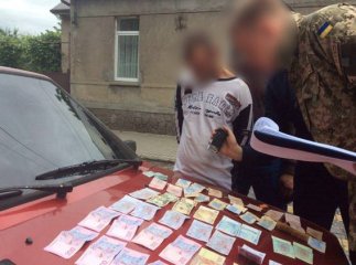 Спецоперація у Мукачеві: за торгівлю наркотиками правоохоронці затримали прикордонника