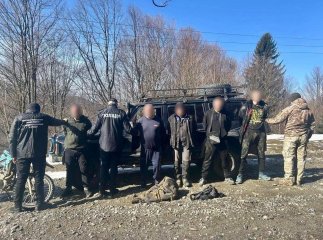 Поліція Рахова затримала трьох чоловіків, які переправляли військовозобов’язаних за кордон Поліція Рахова затримала трьох чоловіків, які переправляли військовозобов’язаних за кордон