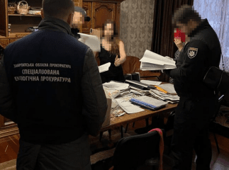 Закарпатській чиновниці повідомили про підозру