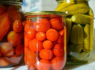 Що робити зі старою консервацією, яка залишилась після зими