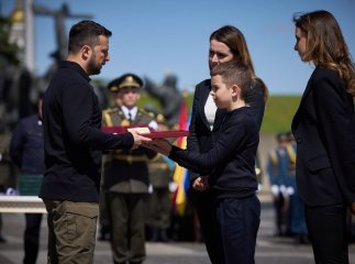 Володимир Зеленський передав рідним полеглого закарпатця його найвищу нагороду
