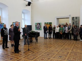 До Дня художника на Закарпатті відкрили виставку робіт митців краю