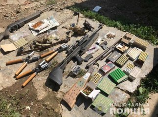 Закарпатця, який торгував зброєю, взяли під варту