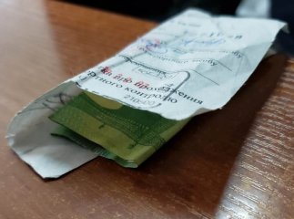 Валютна «вдячність» митнику на кордоні обернулася кримінальним провадженням для водія